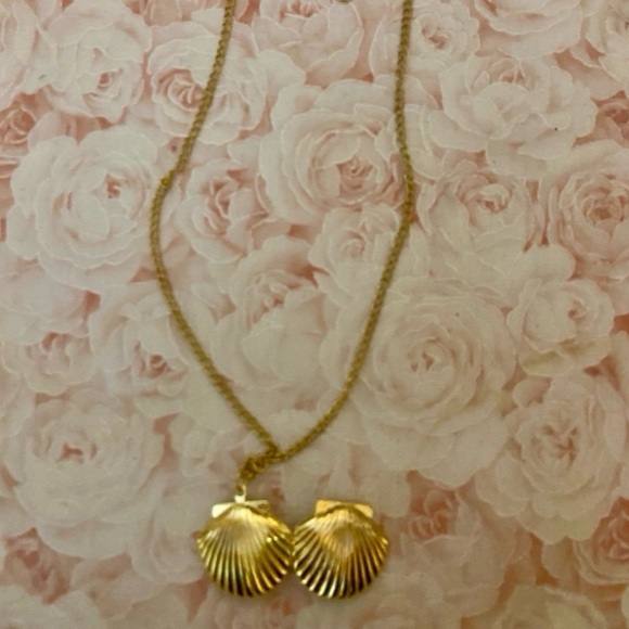 Gold Shell Locket Necklace - Picture 3 of 5